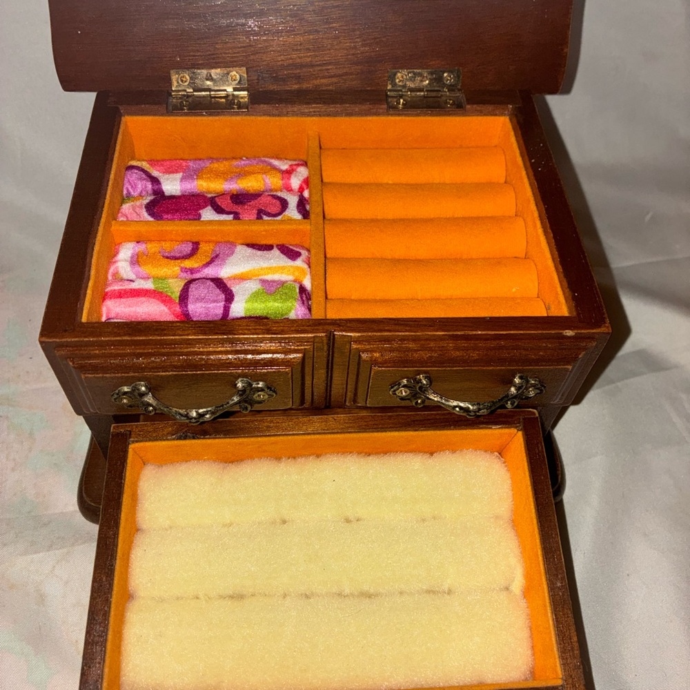 Wooden Jewelry Box with Figurines - Picture 8 of 11